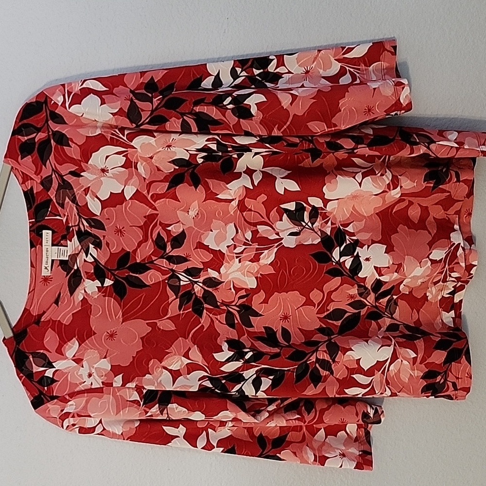 Womens floral petite large top red and pink. Embroidery-ish detail.